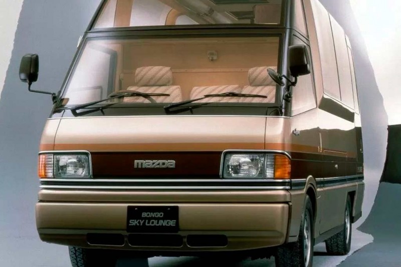 Mazda Bongo Brawny Sky Lounge: роскошный микроавтобус-концепт из восьмидесятых
