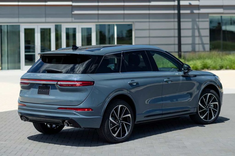 Обновленный Lincoln Corsair получил расширенное оснащение, но лишился старшего мотора