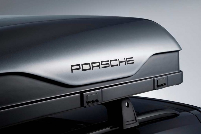 Для Porsche 911 предложили двухместную палатку на крышу за 300 000 рублей