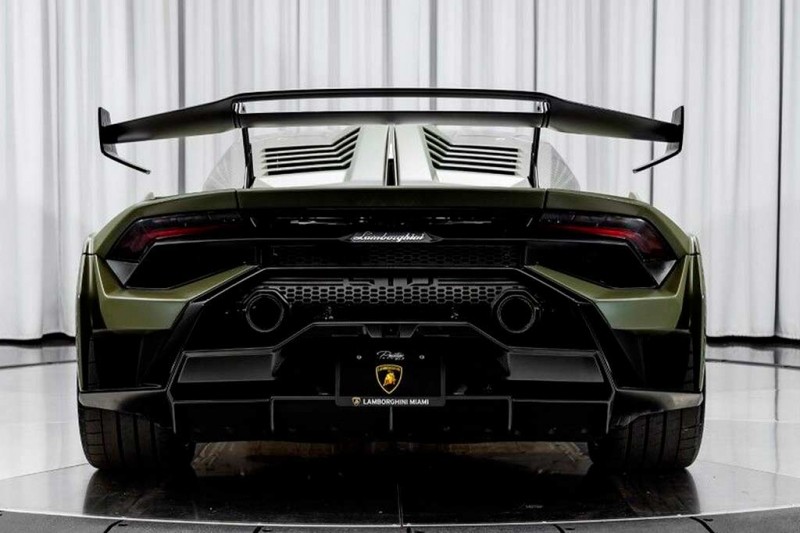 &laquo;Армейский&raquo; Lamborghini Huracan STO в матово-зеленом цвете продают за 32 млн рублей