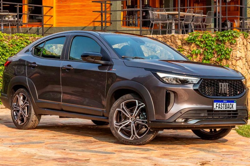 Представлен купеобразный кроссовер Fiat Fastback для бразильского рынка