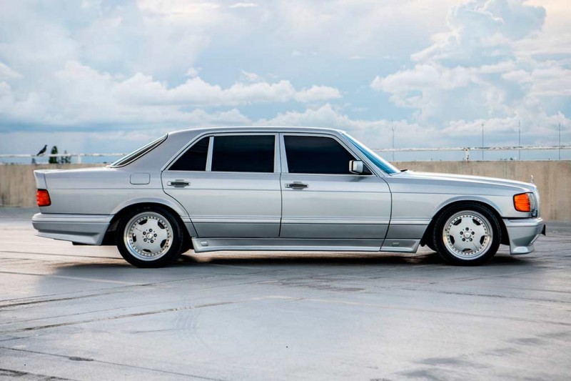 Старый Mercedes-Benz 560SEL 6.0 AMG ушел с молотка более чем за 8,0 млн руб