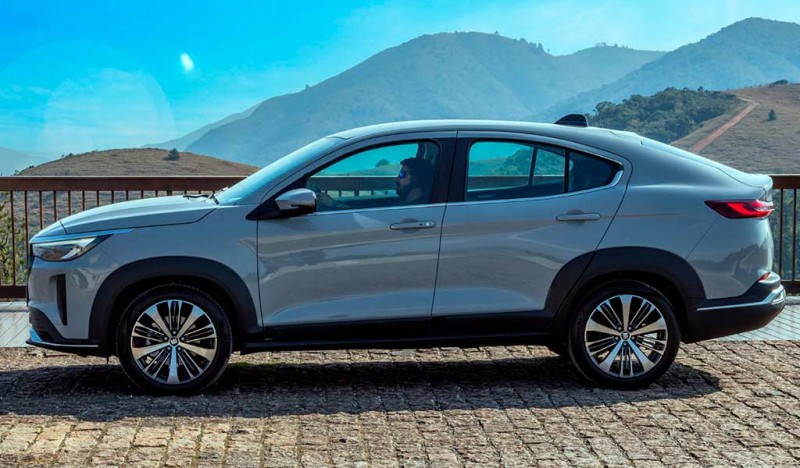 Представлен купеобразный кроссовер Fiat Fastback для бразильского рынка