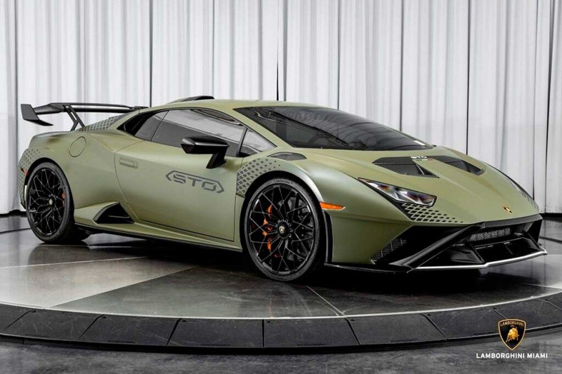 «Армейский» Lamborghini Huracan STO в матово-зеленом цвете продают за 32 млн рублей