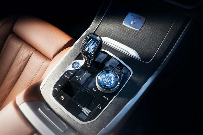 Немцы полностью рассекретили рестайлинговый кроссовер Alpina XB7 на базе BMW X7 FL