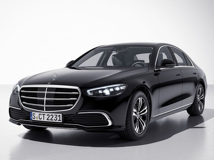 Российские владельцы премиальных Mercedes массово пересаживаются на «китайцев»