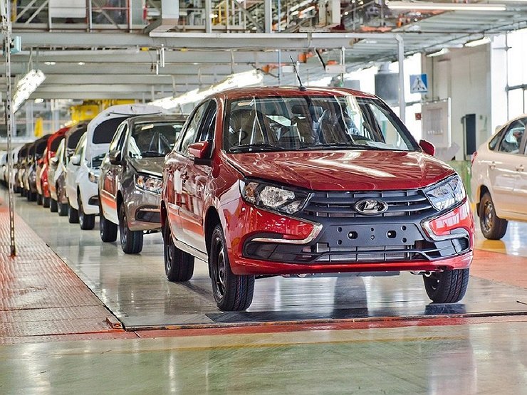 Niva Legend против Niva Travel: кто кого