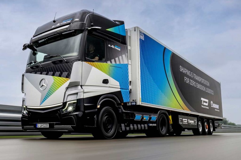 Немцы представили прототип электрического тягача Mercedes-Benz eActros LongHaul 5 Немцы представили прототип электрического тягача Mercedes-Benz eActros LongHaul