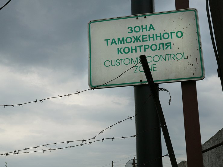 Импорт автомобилей в Россию снизился вдвое 1 Импорт автомобилей в Россию снизился вдвое