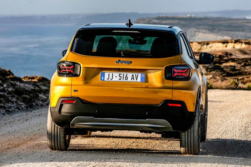 Компания Jeep представила сразу три будущие электрические модели