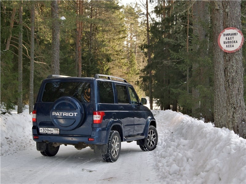 УАЗ представил «упрощенный» Patriot 1 УАЗ представил «упрощенный» Patriot