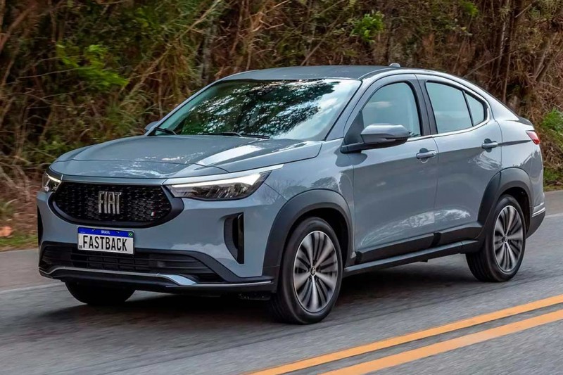 Представлен купеобразный кроссовер Fiat Fastback для бразильского рынка