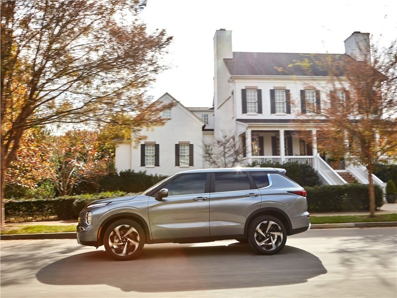 Mitsubishi Outlander стал гибридов 1 Mitsubishi Outlander стал гибридов