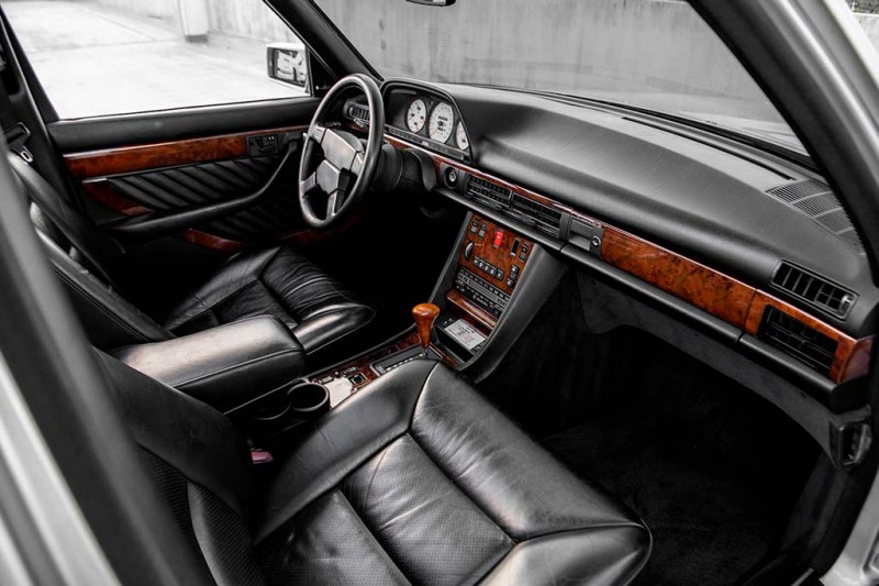 Старый Mercedes-Benz 560SEL 6.0 AMG ушел с молотка более чем за 8,0 млн руб