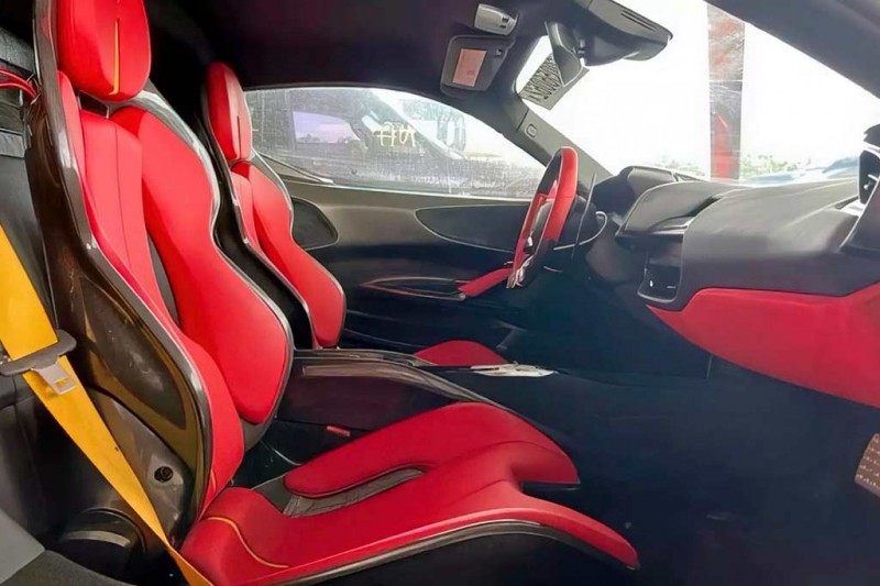 Кто-то продает Ferrari SF90 Stradale в 5 раз дешевле нового: но ездить на нем нельзя