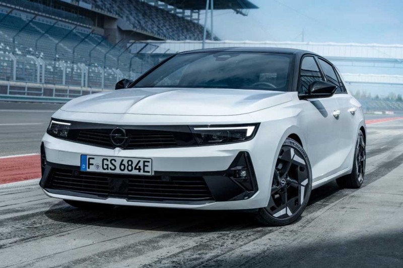 Opel Astra GSe: немцы представили «подогретые» хэтчбек и универсал