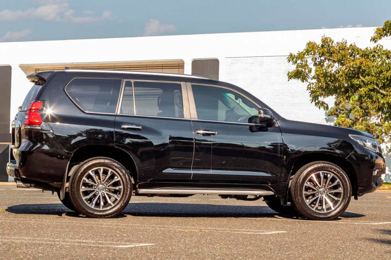Кто-то переделал Lexus GX в Ленд Крузер Прадо: владелец накатал на нем 300 000 км