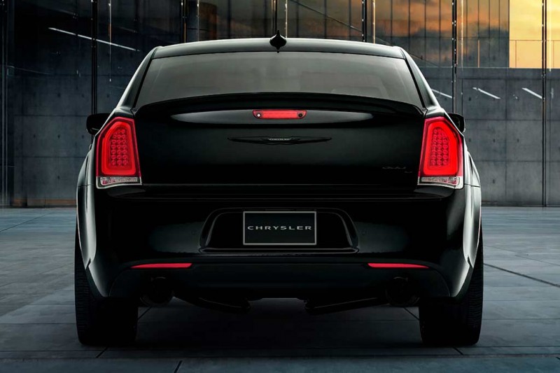 Американцы вернули в строй &laquo;заряженный&raquo; Chrysler 300C, но только для 2023 модельного года