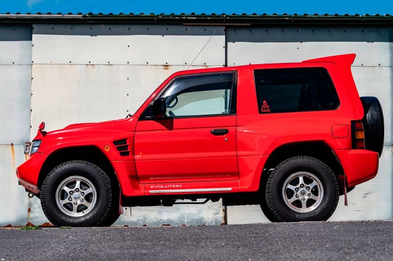 На онлайн-аукцион выставлен редкий &laquo;раллийный&raquo; Mitsubishi Pajero Evolution 1997 года