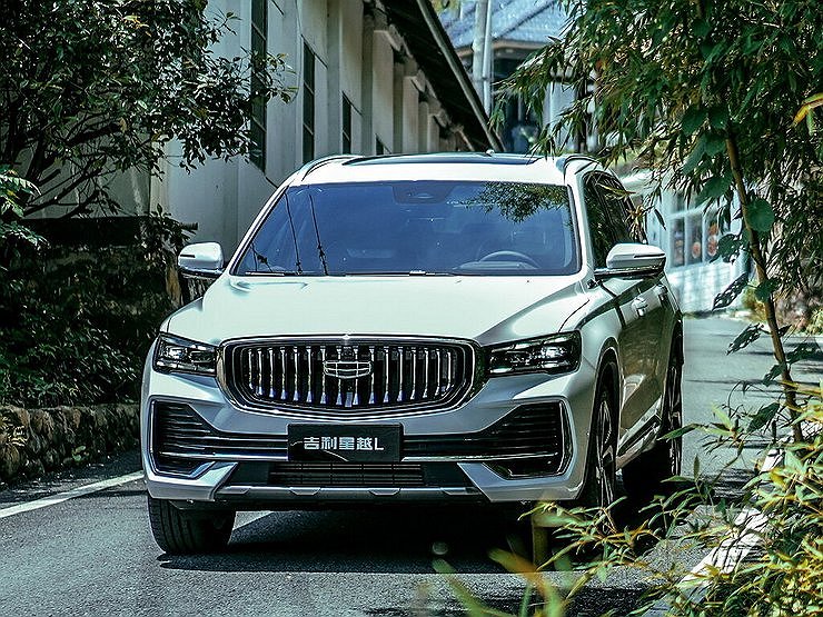 Geely запускает в Белоруссии производство новых седана и кроссовера для России