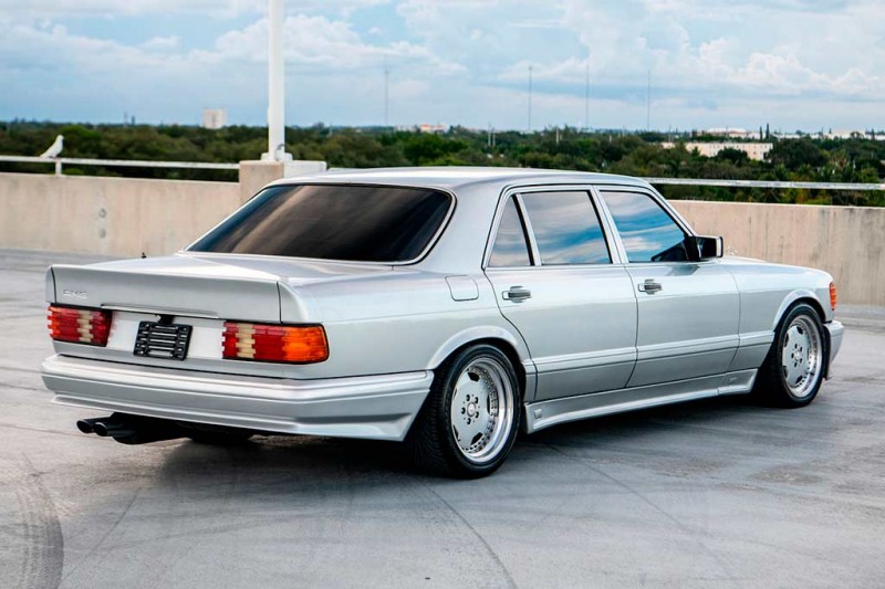 Старый Mercedes-Benz 560SEL 6.0 AMG ушел с молотка более чем за 8,0 млн руб