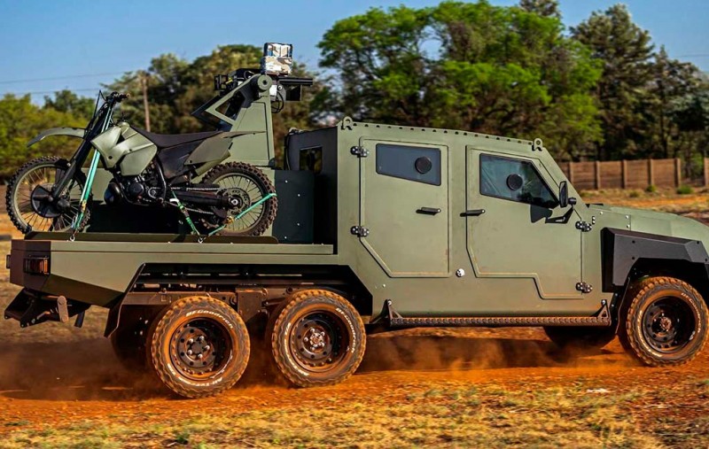 В ЮАР построили армейский броневик на базе классического Toyota Land Cruiser J70 3 В ЮАР построили армейский броневик на базе классического Toyota Land Cruiser J70