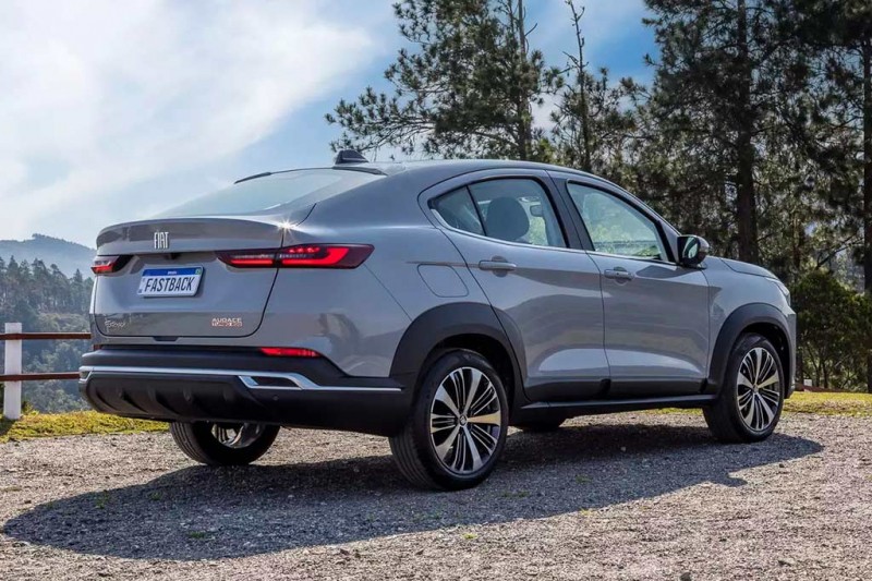 Представлен купеобразный кроссовер Fiat Fastback для бразильского рынка