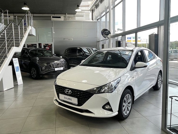 Прошлись по салонам: сколько стоят бюджетные Kia, Hyundai, Skoda, VW и LADA
