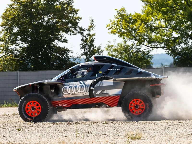 Audi представила свой новый внедорожник для гонок в Дакаре