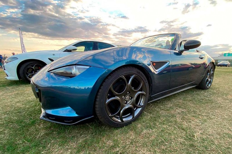 Кто-то стилизовал родстер Мазда MX-5 под Alfa Romeo 8C Spider