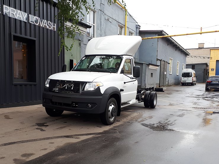 Вопрос выбора: первое знакомство с электрогрузовиком UAZ Profi
