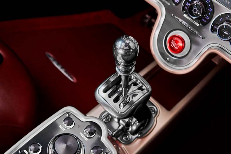 Итальянцы представили 864-сильный гиперкар Pagani Utopia с механической КПП