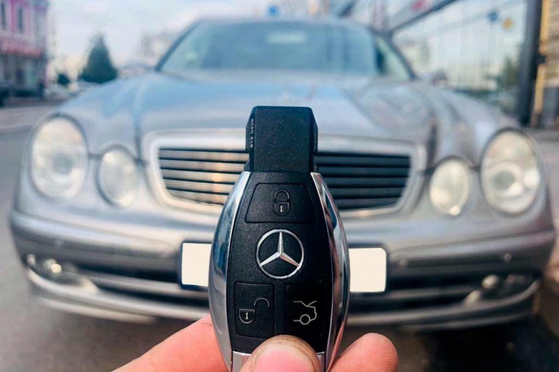 Владельцам Mercedes в России отказывают в изготовлении дубликатов ключей