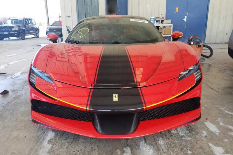 Кто-то продает Ferrari SF90 Stradale в 5 раз дешевле нового: но ездить на нем нельзя