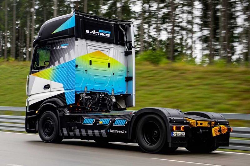Немцы представили прототип электрического тягача Mercedes-Benz eActros LongHaul 4 Немцы представили прототип электрического тягача Mercedes-Benz eActros LongHaul