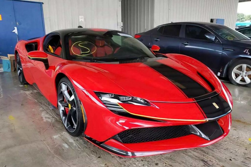Кто-то продает Ferrari SF90 Stradale в 5 раз дешевле нового: но ездить на нем нельзя