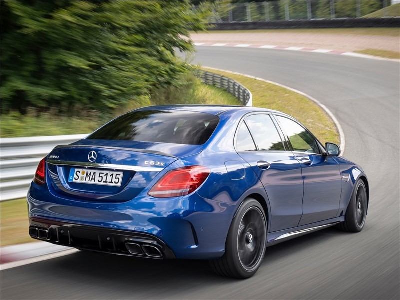 У Mercedes C-Class появится очень мощная версия