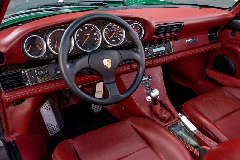 На аукцион выставлен доработанный кабриолет Porsche 911 Carrera 1984 с турбомотором