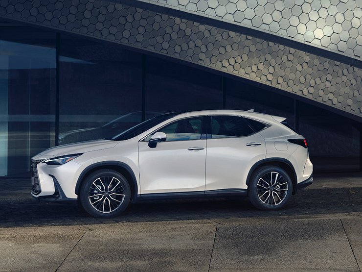 В России отзывают «глючные» кроссоверы Lexus NX