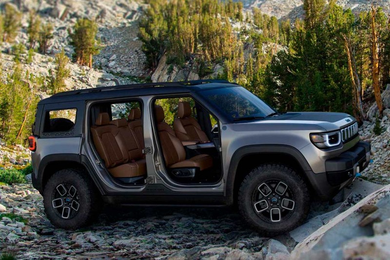 Компания Jeep представила сразу три будущие электрические модели