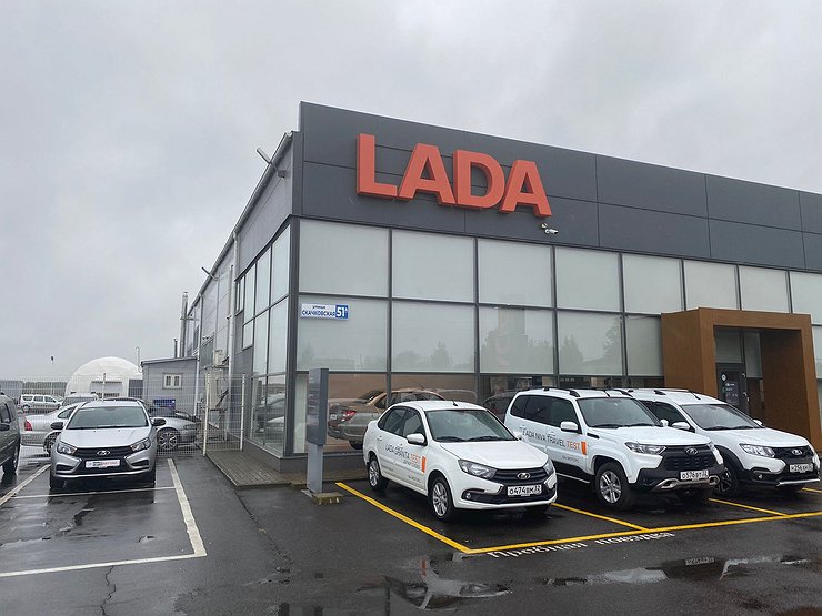 Суровые скидки, смешные «допы»: как дилеры продают LADA Granta без ABS