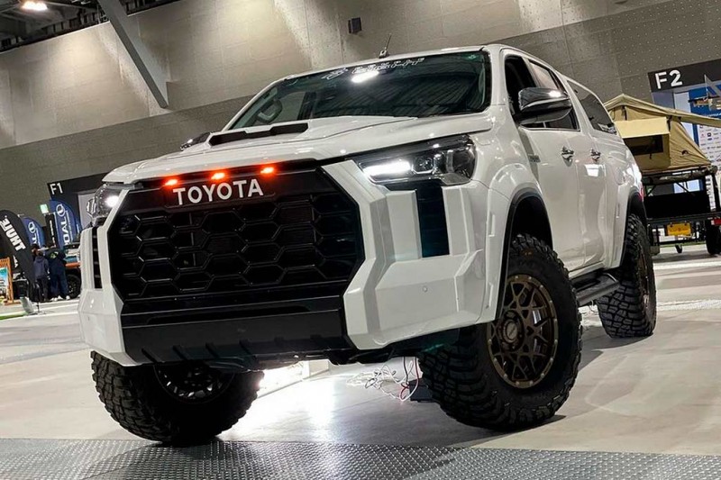 Японские тюнеры готовы стилизовать Toyota Hilux под новую Тундру за 150 000 руб