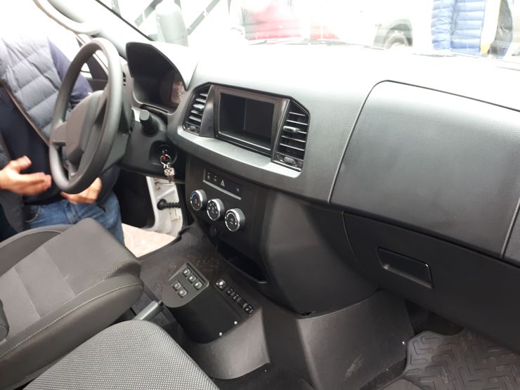 Вопрос выбора: первое знакомство с электрогрузовиком UAZ Profi