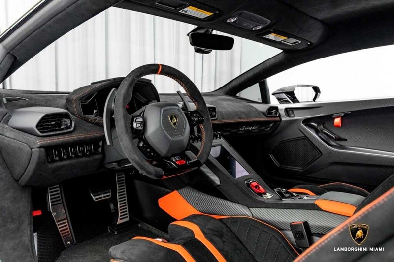 &laquo;Армейский&raquo; Lamborghini Huracan STO в матово-зеленом цвете продают за 32 млн рублей