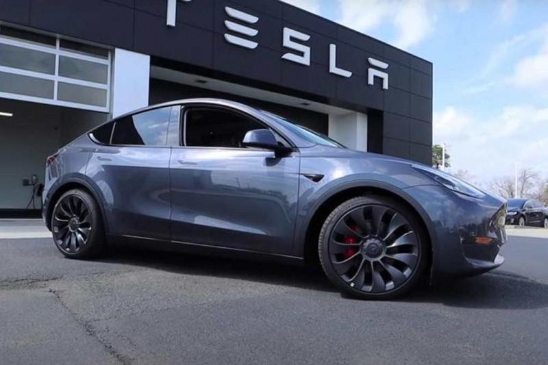Tesla снизила цены на две модели в Китае: местные владельцы оказались возмущены