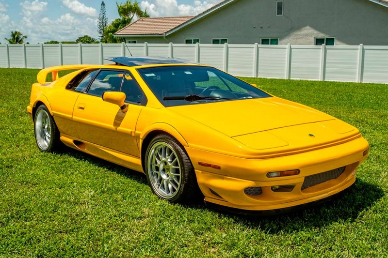 Lotus Esprit из прощальной серии Final Edition продали с молотка за 9,0 млн рублей
