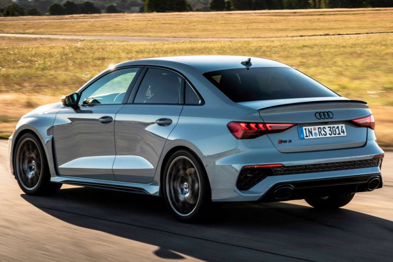 Audi RS3 performance edition: модификация с увеличенной до 300 км/ч максималкой