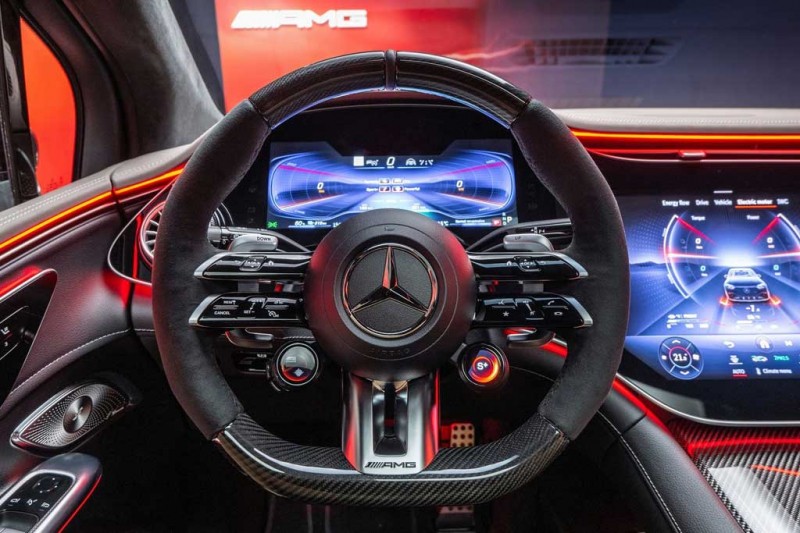 Новый электрический кроссовер Mercedes EQE SUV получил &laquo;заряженные&raquo; AMG-версии