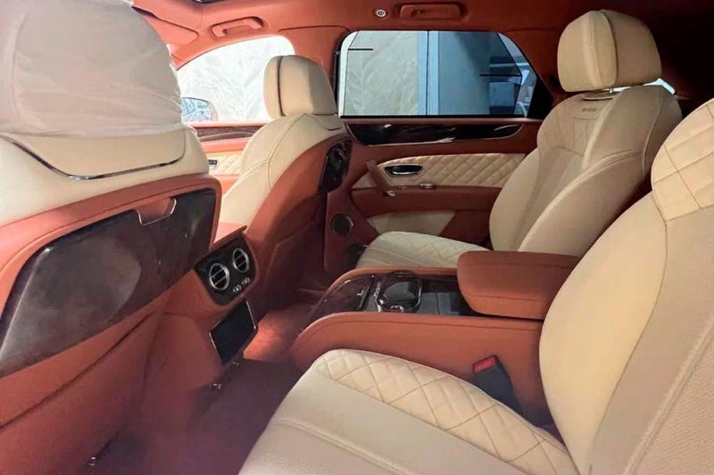 Почти новый Bentley Bentayga 2016 продают в России за 20 млн руб
