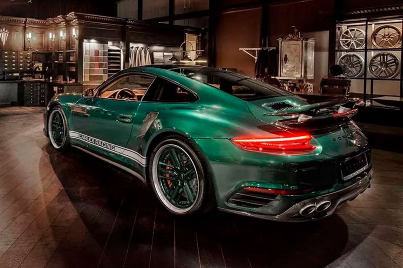 Изумрудно-зеленый Porsche 911 Turbo (992) от польского ателье Carlex Design
